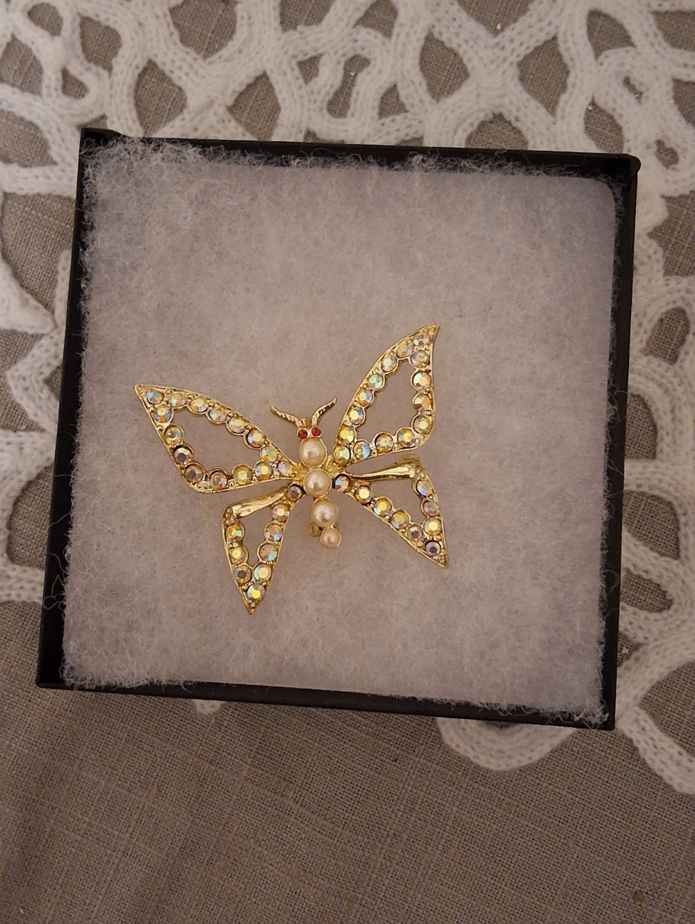VTG White Gold Rhinestone & Pearl Butterfly Brooch - Picture 4 of 4